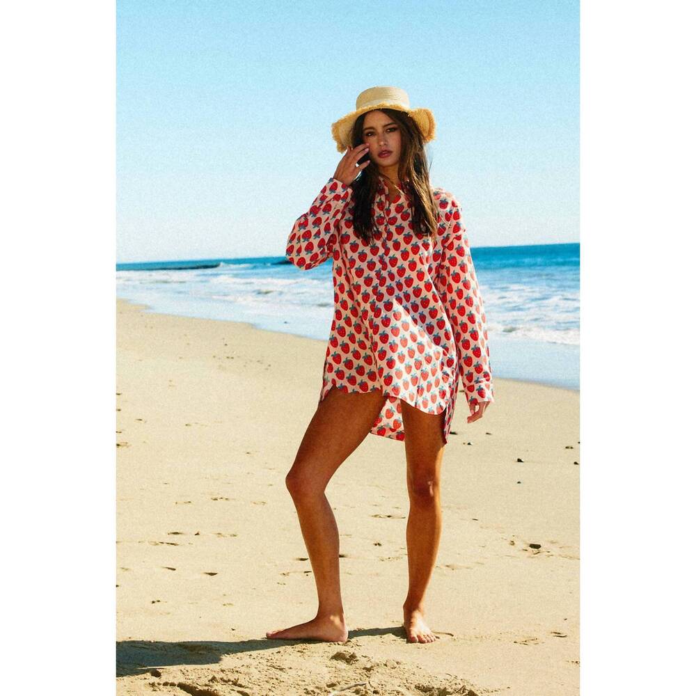 NEW BUCKETLIST oversized shirt dress in strawberry print - Picture 4 of 8